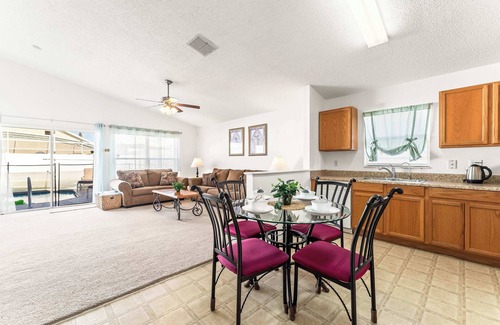 Davenport House | The Hampton Lakes Villa – 11ppl