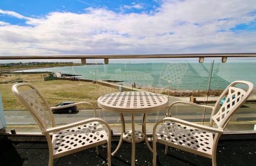 Swalecliffe House | The Hamptons - Entire Seafront Property with Stunning Sunsets