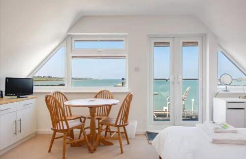 Swalecliffe House | The Hamptons - Entire Seafront Property with Stunning Sunsets
