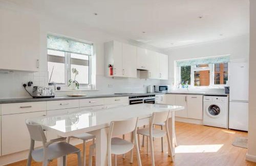 Swalecliffe House | The Hamptons - Entire Seafront Property with Stunning Sunsets