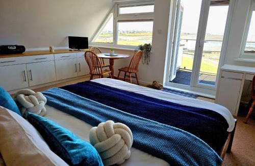 Swalecliffe House | The Hamptons - Entire Seafront Property with Stunning Sunsets
