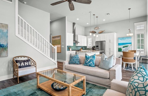 Cinnamon Shore House | The Hamptons in Texas is the theme of this beautiful home!