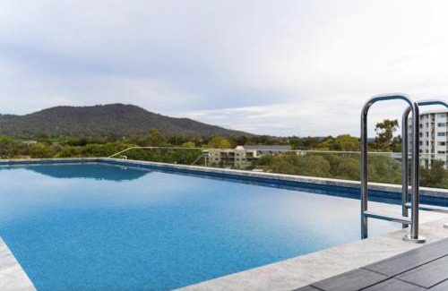 Dickson Apartment | The Hamptons - Lux 2 Bed 2 Bath, Pool - Central Location