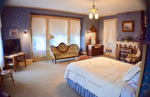 Dubuque Bed & Breakfast | The Hancock House
