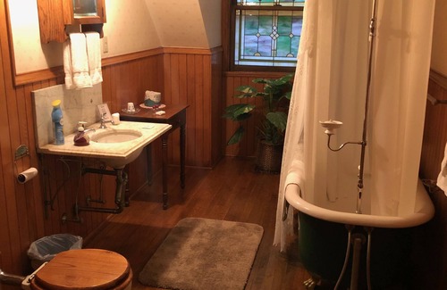 Dubuque Bed & Breakfast | The Hancock House