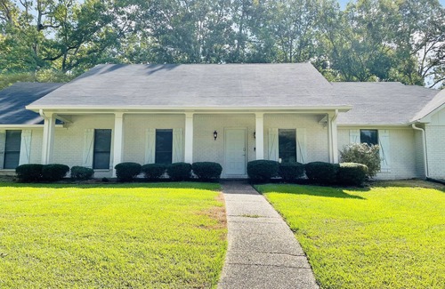 Tougaloo House | The HANLEY House Golfcourse Community