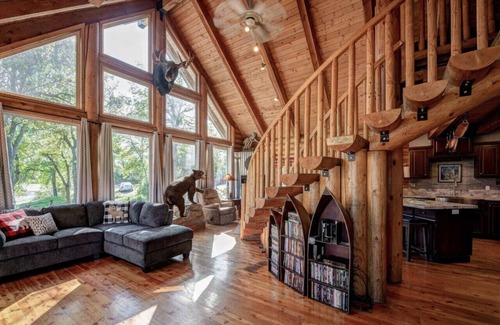 Shasta Lake Cabin | The Happy Bear Lodge