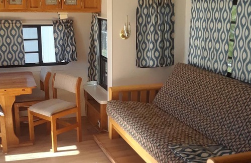 Pahrump House | The Happy Camper with mountain views amble parking for 1 simi tractor trailer