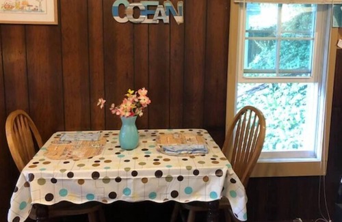 East Lyme House | The Happy Fisherman(Cottage 6)