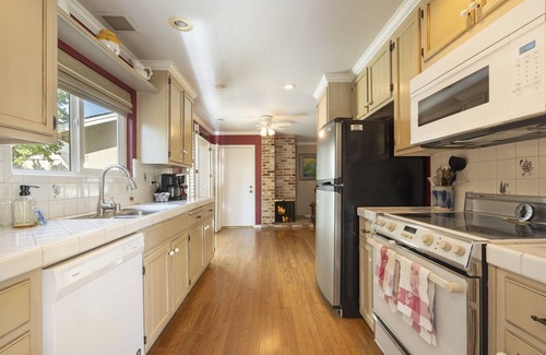 Lodi House | The Happy Hamlet | Great location, Cozy Home!