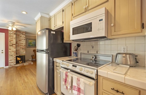Lodi House | The Happy Hamlet | Great location, Cozy Home!