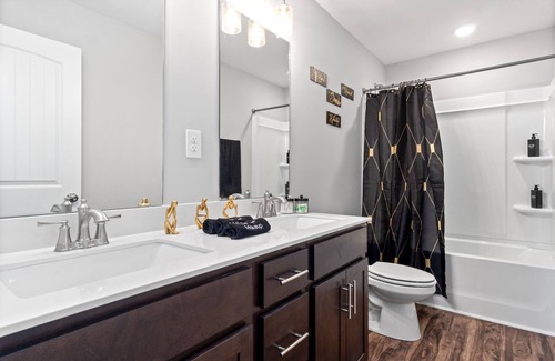 Clarksville House | The Happy Place-40 minutes to Downtown Nashville!