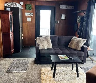 Newaygo Apartment | THE HAPPY PLACE