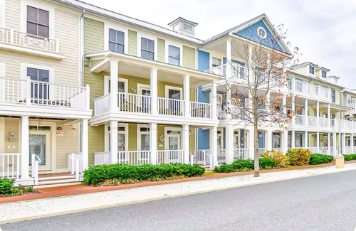 Sunset Island House | The Harbor House-Bayside-Pool-2 Blocks from Beach