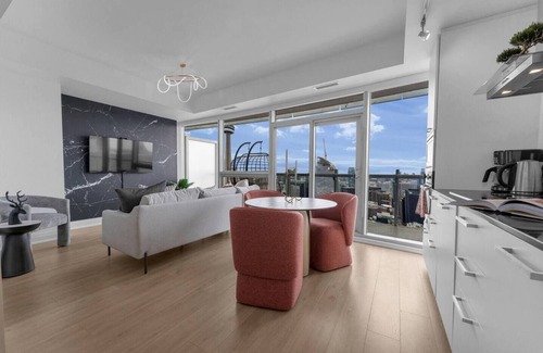 Toronto Entertainment District Apartment | The Harbour Toronto