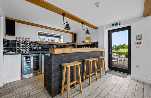 Wethersfield Apartment | The Hare's Field, Wethersfield