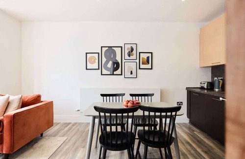 Harlesden Apartment | The Harlesden Breakout - Glamorous 2 BDR Flat