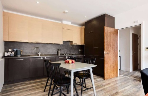 Harlesden Apartment | The Harlesden Breakout - Glamorous 2 BDR Flat