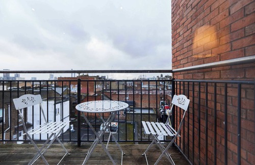 Harlesden Apartment | The Harlesden Escape - Cosy 3BDR Flat with Balcony