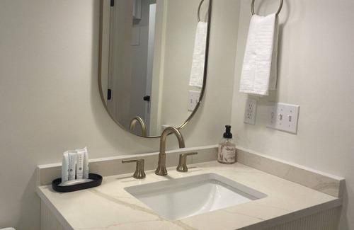 Oxford Hotel | The Harrisburg Suite Haven by Velvet Ditch Villas