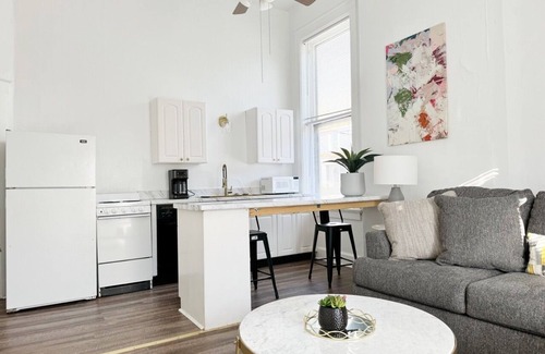 Inglefield Apartment | The Harrison D/Steps from EVV Riverfront 1BD/1BA Apartment