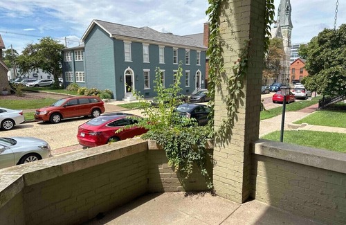 Inglefield Apartment | The Harrison D/Steps from EVV Riverfront 1BD/1BA Apartment