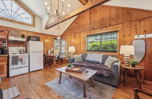 Downtown Cannon Beach House | The Harrison Inn * Artist`s Cottage - New Listing! Beachcomber Vacation Homes
