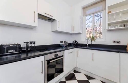 Knightsbridge Apartment | The Harrods 2 bedrooms 2 bathrooms with balcony