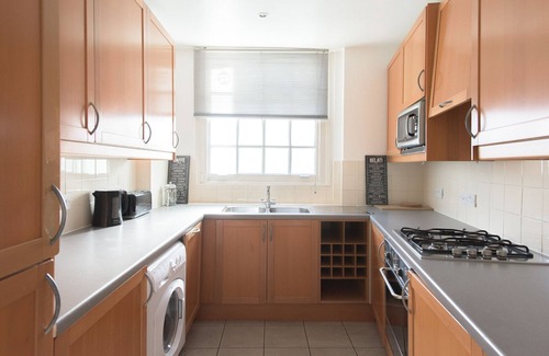 Queen's Gate House | The Harrods Mews - Modern 4BDR Mews Home with Rooftop Terrace & Garage