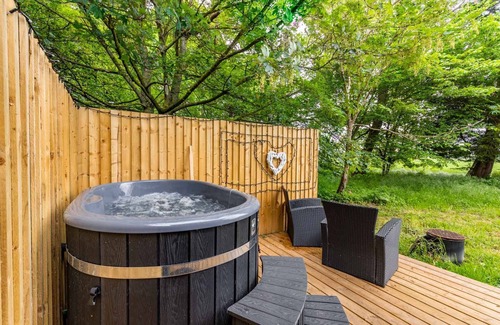Thetford Cabin | The Hartley Hut - Norfolk Holiday Properties