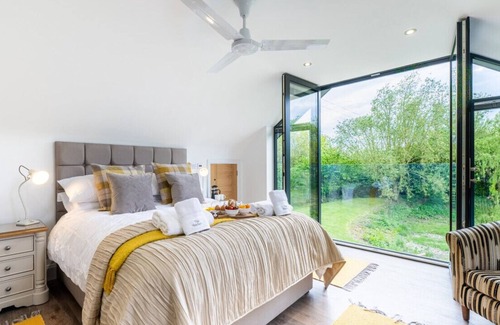Haverhill House | The Hatchery - Four Bedroom House, Sleeps 8