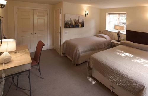 Chute Hotel | The Hatchet Inn