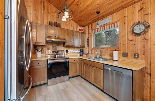 Lead Cabin | The Haven - 1 block from the ski slopes! Private Hot tub