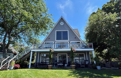 Bluffton House | "The Haven at Bluffton" Charming Chalet on the Muskegon Channel~Bring your Boat!