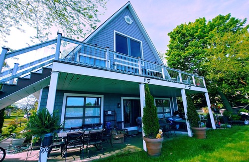 Bluffton House | "The Haven at Bluffton" Charming Chalet on the Muskegon Channel~Bring your Boat!