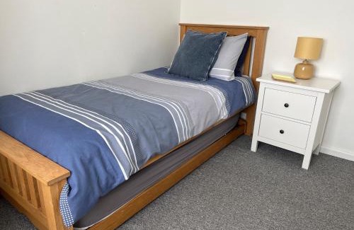 Fishguard House | The Haven, Fishguard, ideal for Beach, coastal path and town!