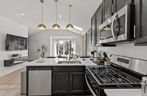 Tri-Taylor Apartment | The Haven, Great Location near Downtown, Medical District and United Center