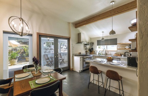 Mariposa House | The Haven -In Town|NEWLY remodeled|Private|Stocked