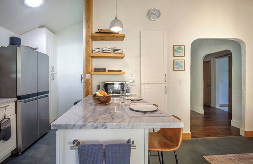 Mariposa House | The Haven -In Town|NEWLY remodeled|Private|Stocked