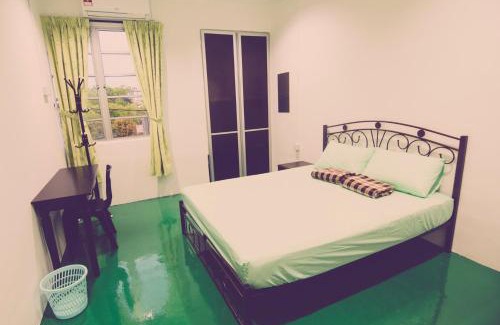 Taman Kota Laksamana House | The Haven Inn