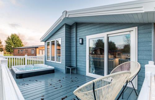 Allerthorpe Cabin | The Haven Lodge with Hot Tub
