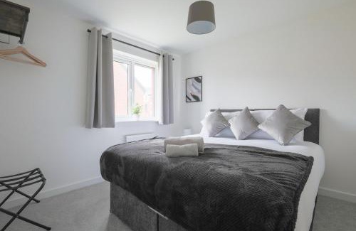 Old St Mellons House | The Haven – Modern 4-Bed Home with Garden