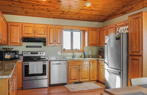 Alexandria House | "The Haven" on Lake Le Homme Dieu