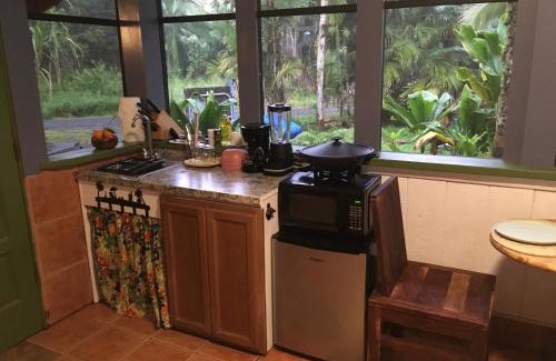 Keaau Apartment | The Hawaii Red House Apartment Private