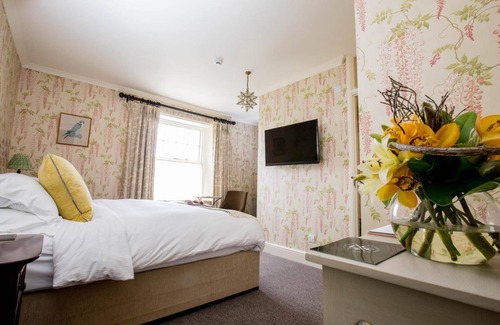 Amport Hotel | The Hawk Inn
