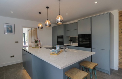 Blaisdon Cottage | THE HAY BARN, pet friendly, with hot tub in Huntley