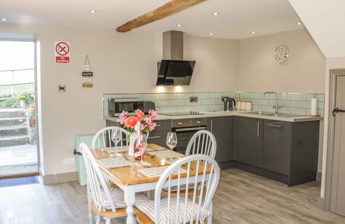 Craven Arms Cottage | THE HAY LOFT, with hot tub in Craven Arms