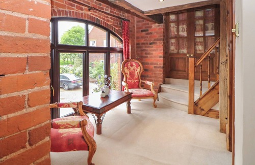 Lichfield House | THE HAYBARN, pet friendly, character holiday cottage in Lichfield