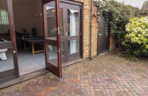 Lichfield House | THE HAYBARN, pet friendly, character holiday cottage in Lichfield