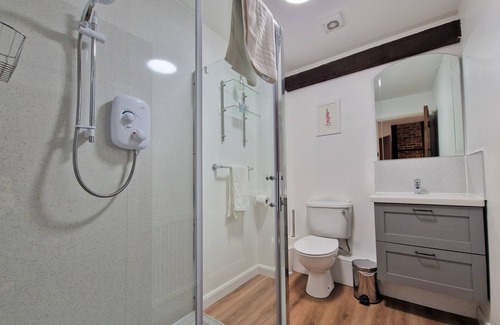 Ivinghoe Cottage | The Hayloft - an one bedroom (larger) that sleeps 2 guests in 1 bedroom